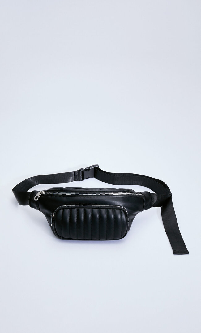 

Stradivarius Gesteppte Gürteltasche Schwarz M