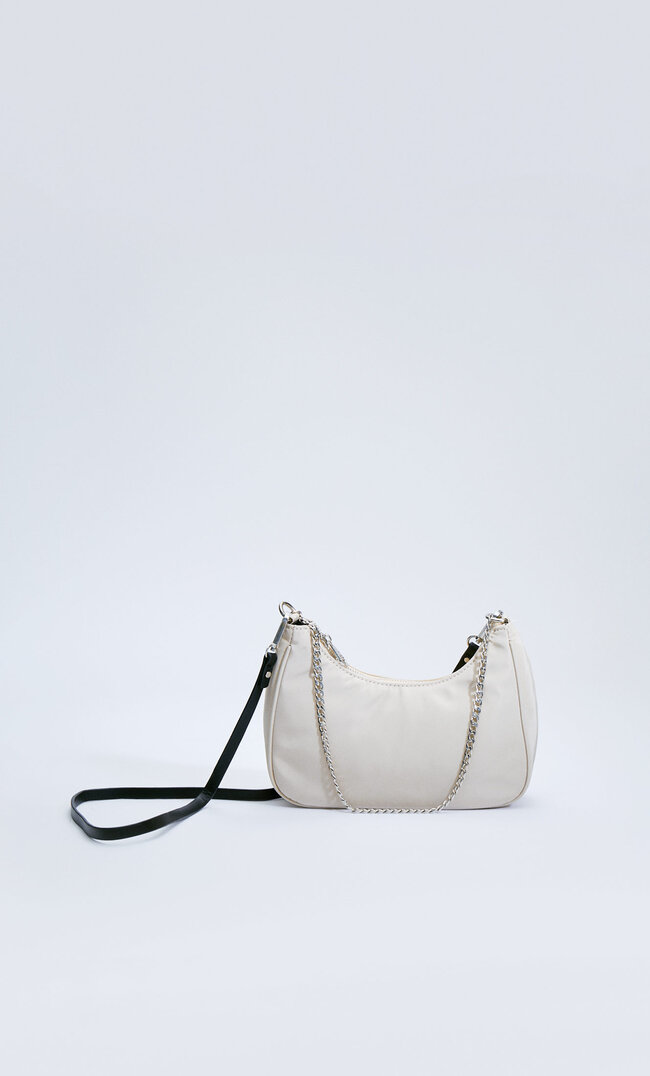 

Stradivarius Umhängetasche Aus Stoff Mit Kette Ecru M