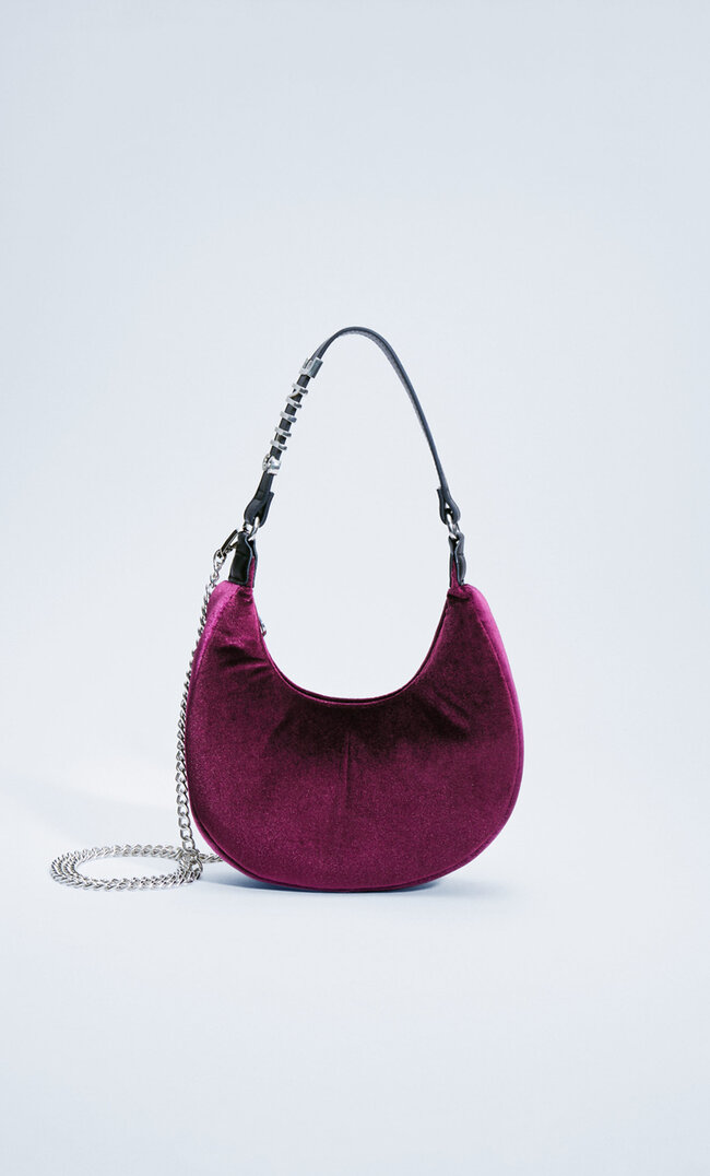 

Stradivarius Schultertasche Aus Samt Mit Buchstaben Granatrot M