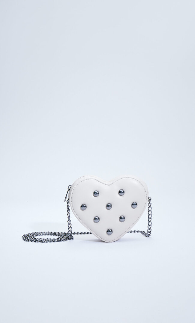 

Stradivarius Minitasche In Herzform Ecru M