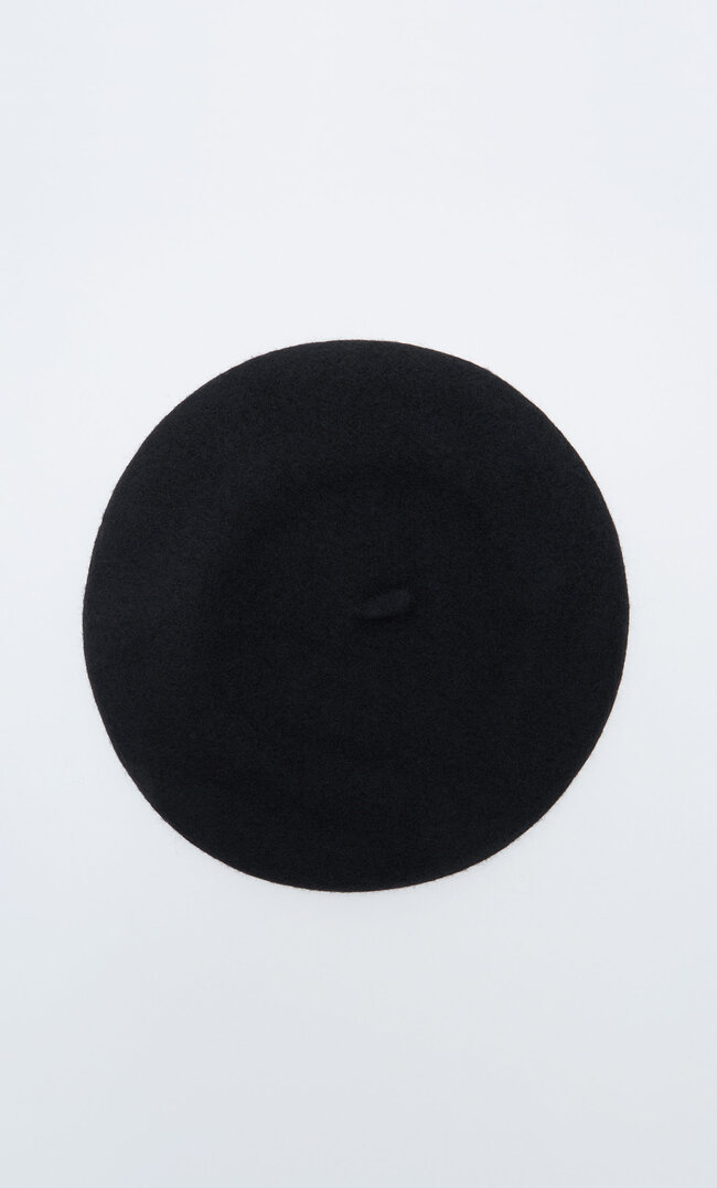 

Stradivarius Beret Basic Czarny 103