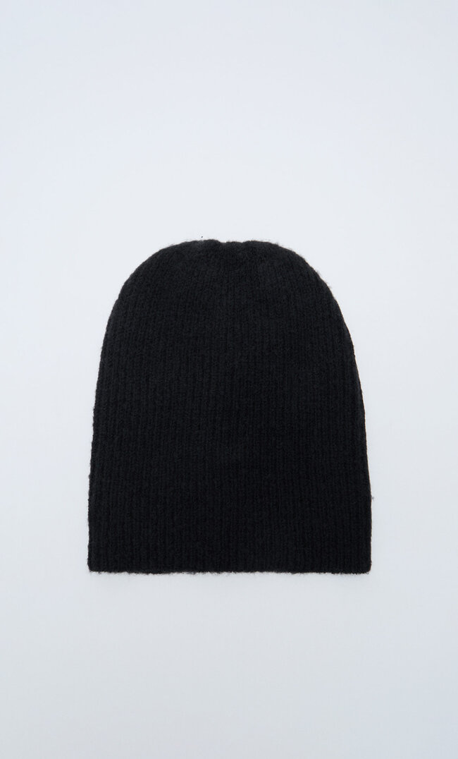 Stradivarius Bonnet Fin Basique Noir 103