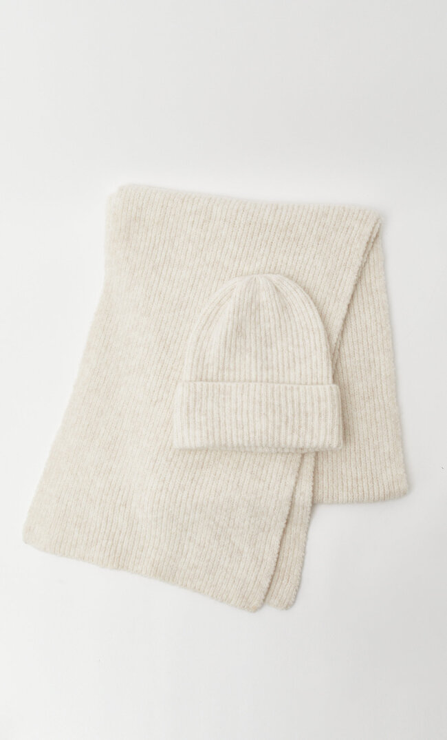 Stradivarius Ensemble Bonnet Et Écharpe Écru 103