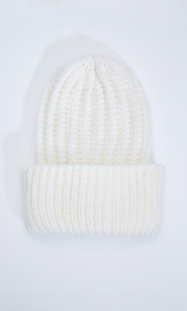 

Stradivarius Beanie Ecru 103