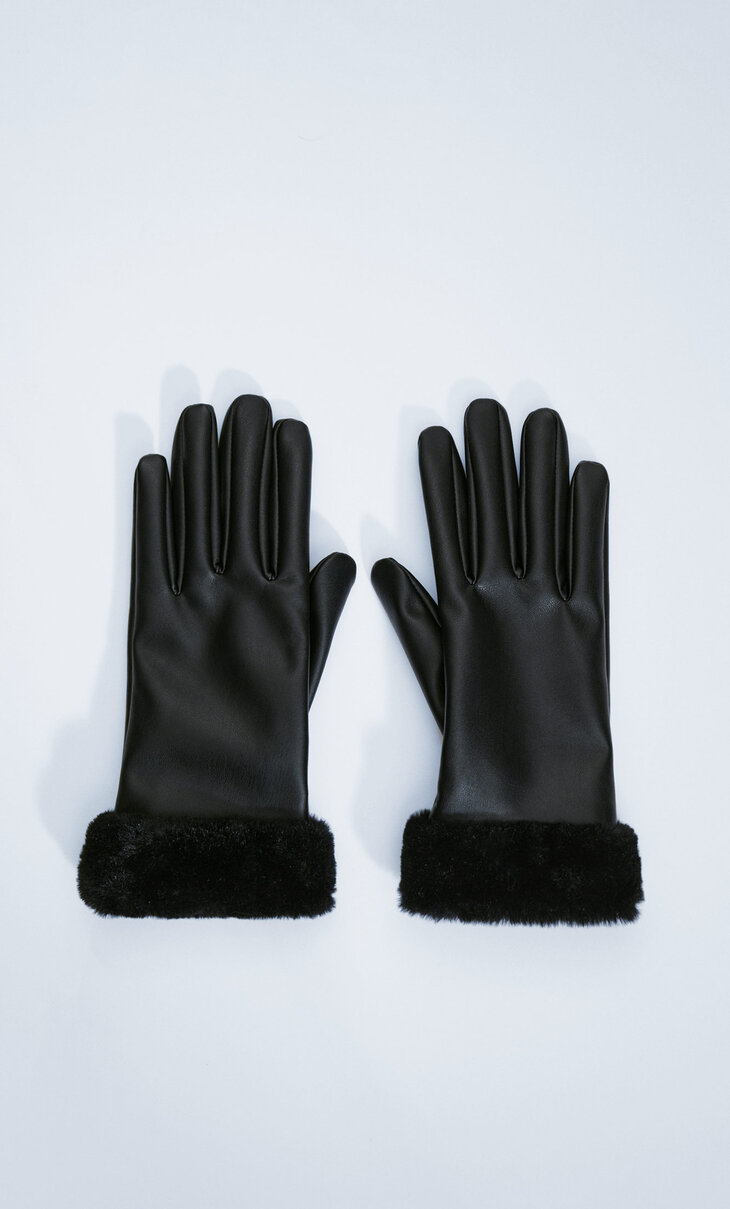 Faux leather gloves with faux fur