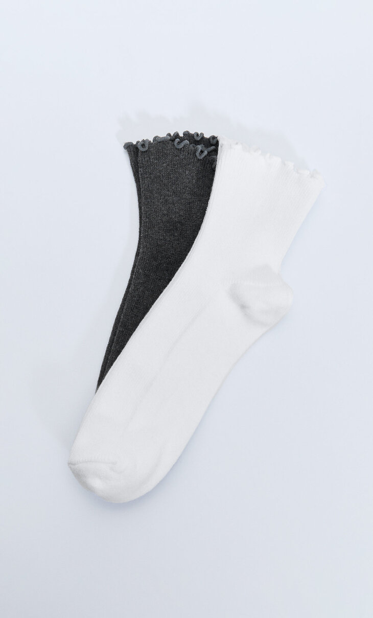 2-pack of ruffled socks