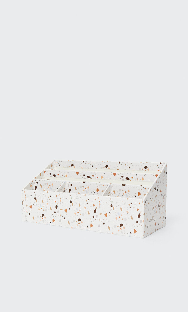 

Stradivarius Organizer In Terrazzo-Optik Ecru 103