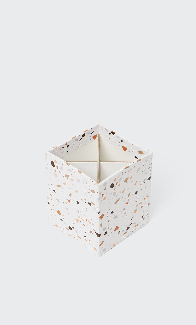 

Stradivarius Bleistifthalter In Terrazzo-Optik Ecru 103