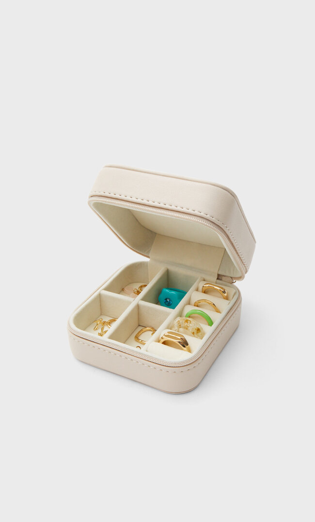 

Stradivarius Boîte À Bijoux De Voyage Écru 103