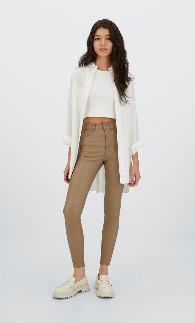 

Stradivarius Beschichtete Hose Mit Hohem Bund Steingrau 42