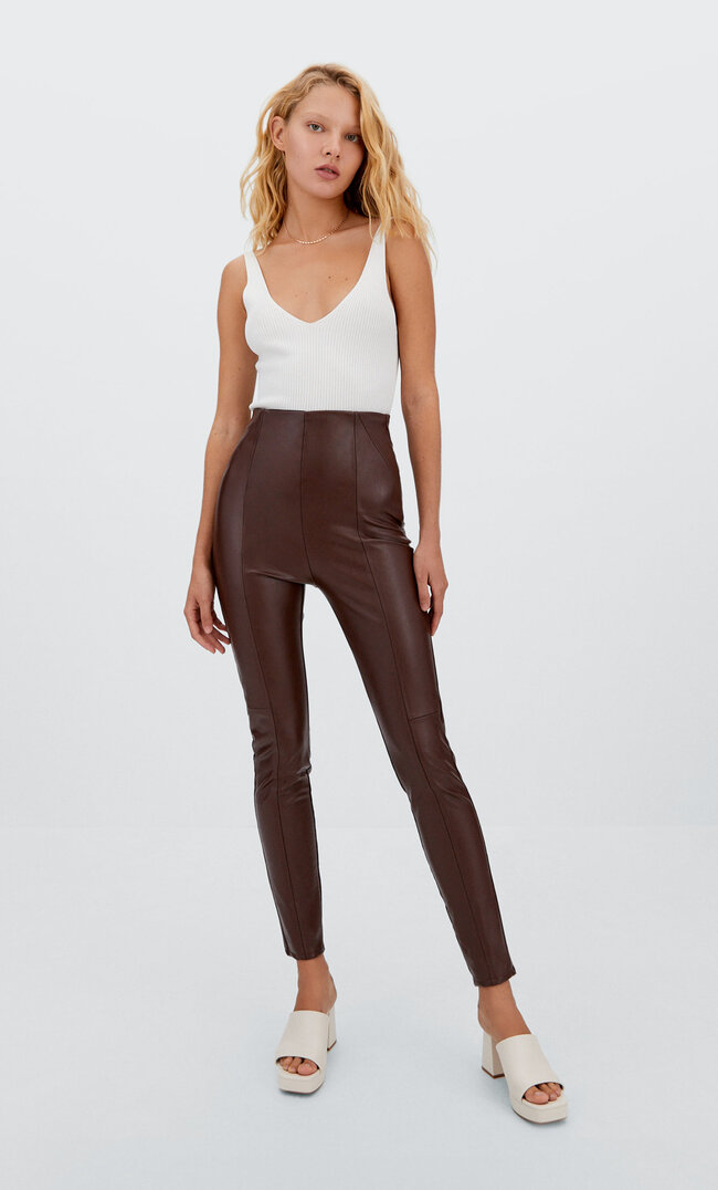 

Stradivarius Kunstleder-Leggins Braun 46