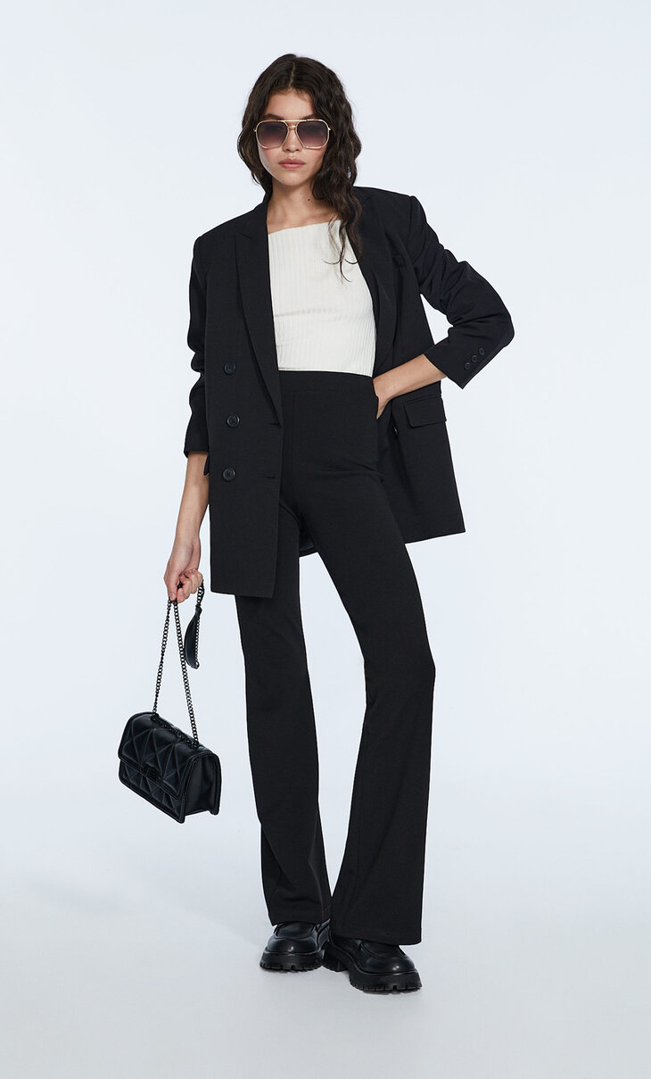 Pantalón flare punto liso | Stradivarius España