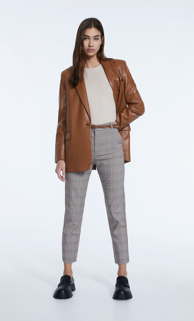 

Stradivarius Stoffhose Mit Gürtel Steingrau 42