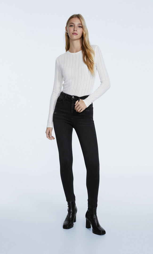 

Stradivarius Jeansy Z Bardzo Wysokim Stanem Czarny Denimowy Sprany 42