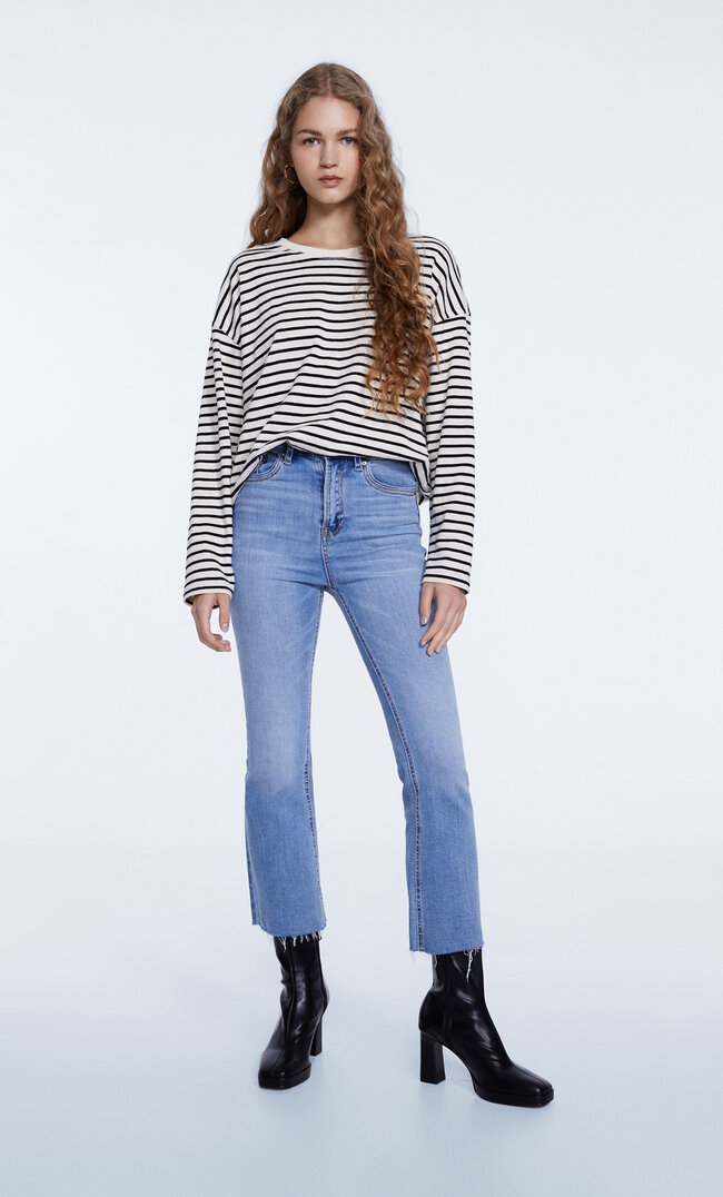 

Stradivarius Cropped-Schlaghose Medium Light Blue Denim 32