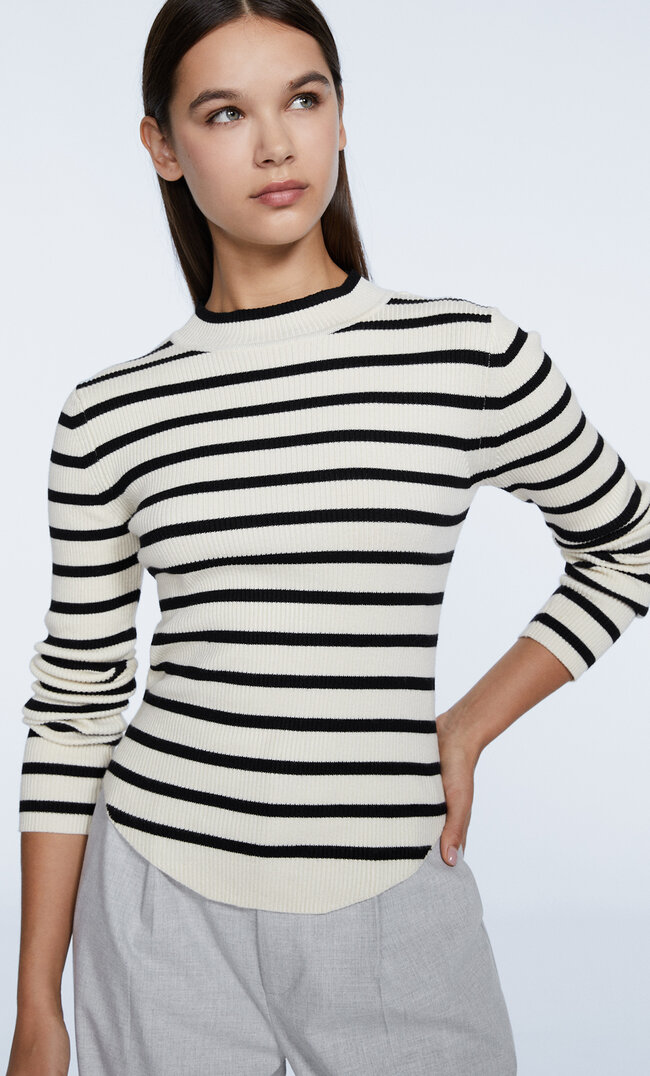 

Stradivarius Pull Col Montant Courbé Vanille L