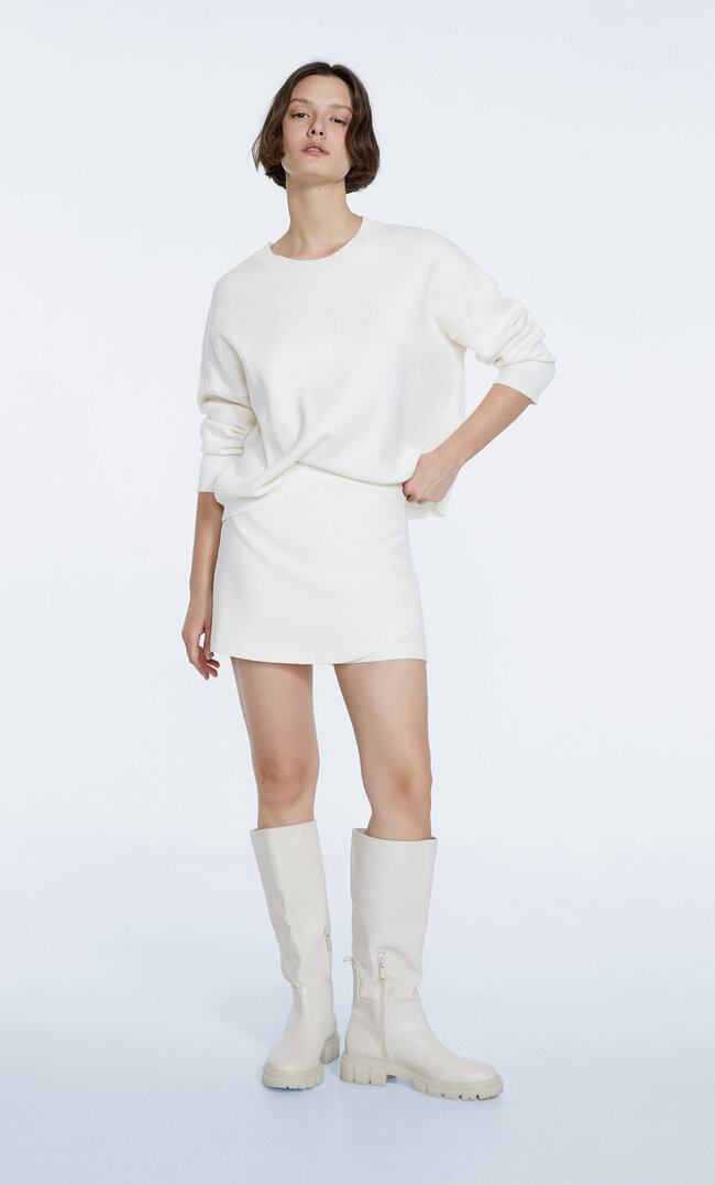 

Stradivarius Basic-Strickpullover Mit Rundausschnitt Ecru M