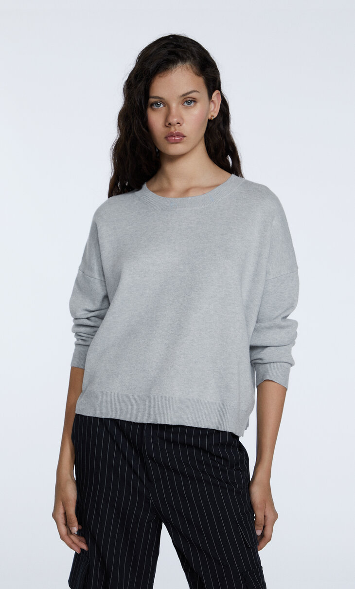 Sweater de malha básica com decote redondo