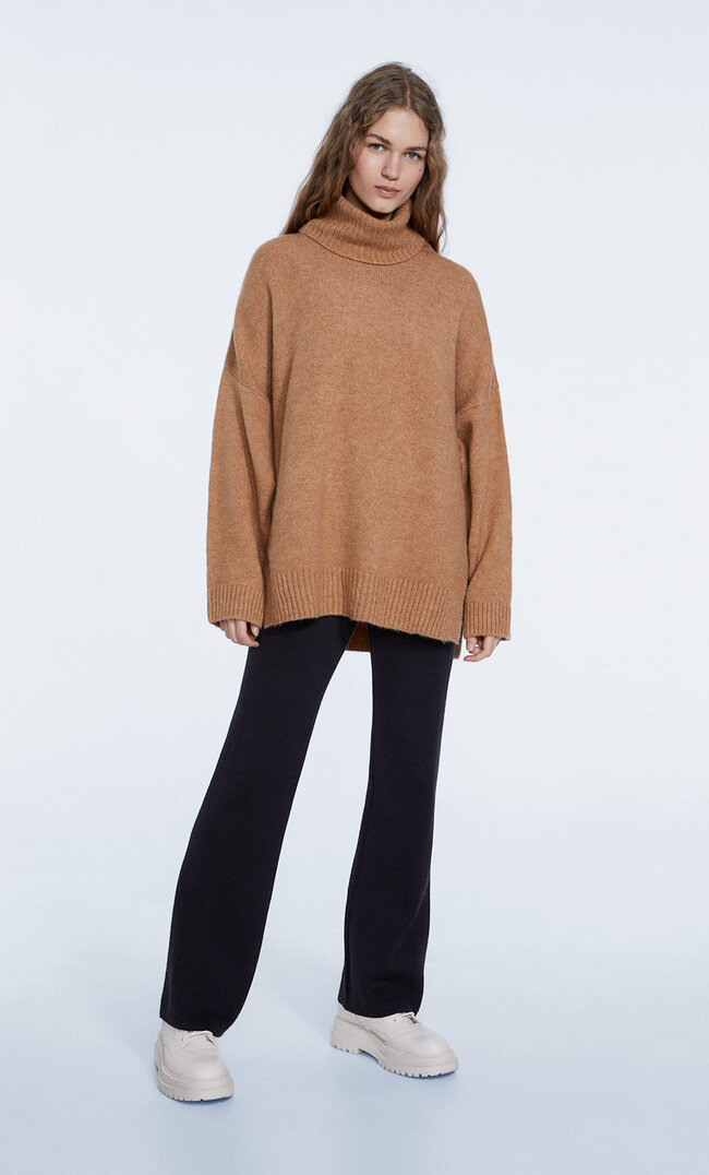 

Stradivarius Sweter Z Golfem I Rozcięciami Jasnobeżowy S