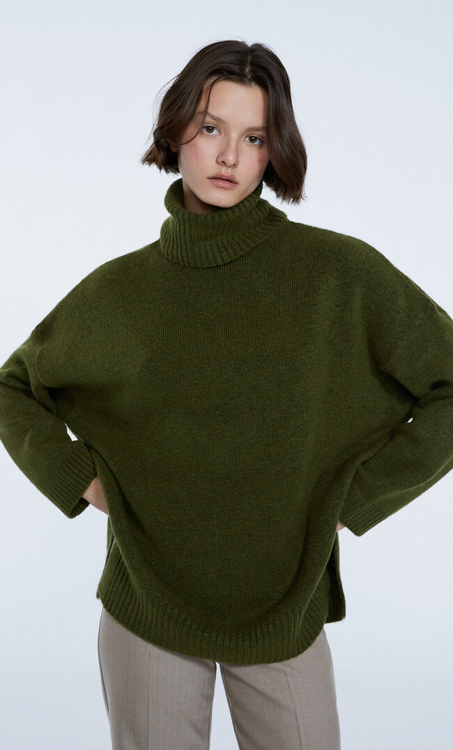 Stradivarius Rollkragenpullover Mit Schlitzen Khaki Xs