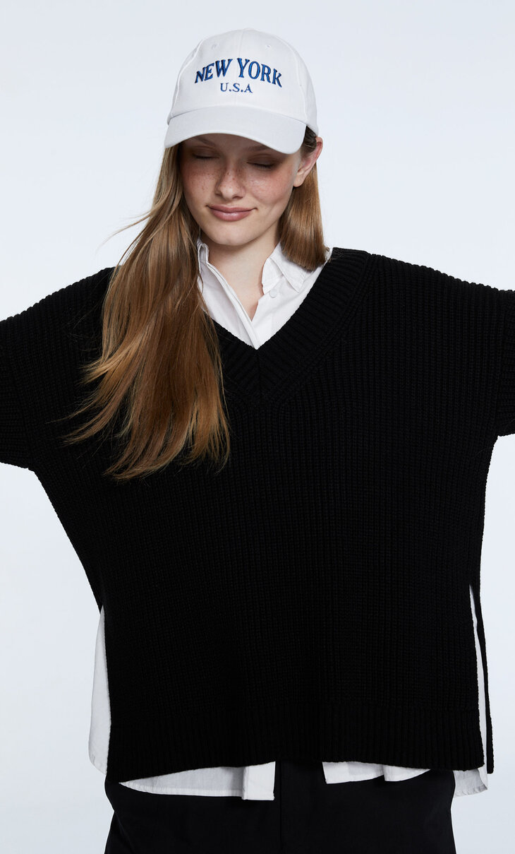 Oversize sweater i strik med V-udskæring
