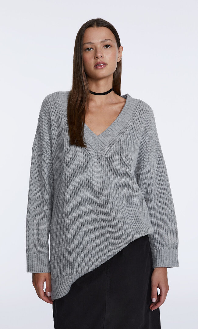 

Stradivarius Dzianinowy Sweter Oversize Z Dekoltem W Serek Popielaty M