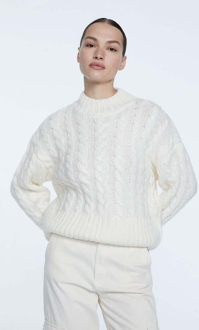 

Stradivarius Pullover Mit Stehkragen Und Zopfmuster Vanille L