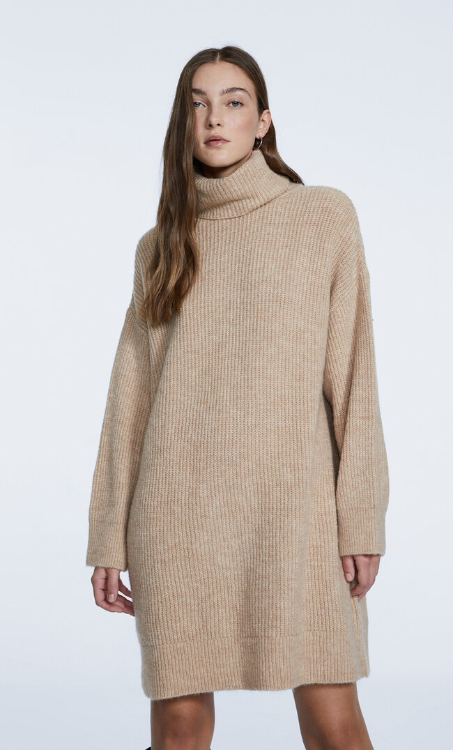

Stradivarius Figurbetontes Strickkleid Mit Rollkragen Steingrau L