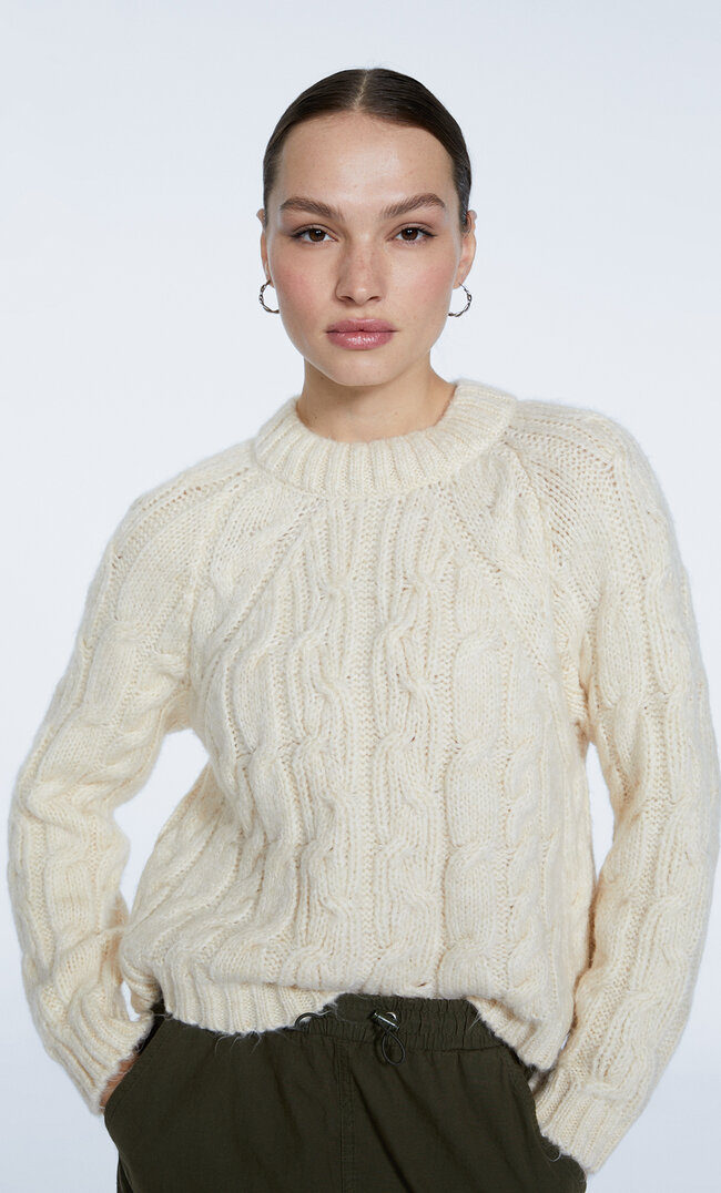 

Stradivarius Sweter Z Grubym Warkoczowym Splotem Waniliowy Xl