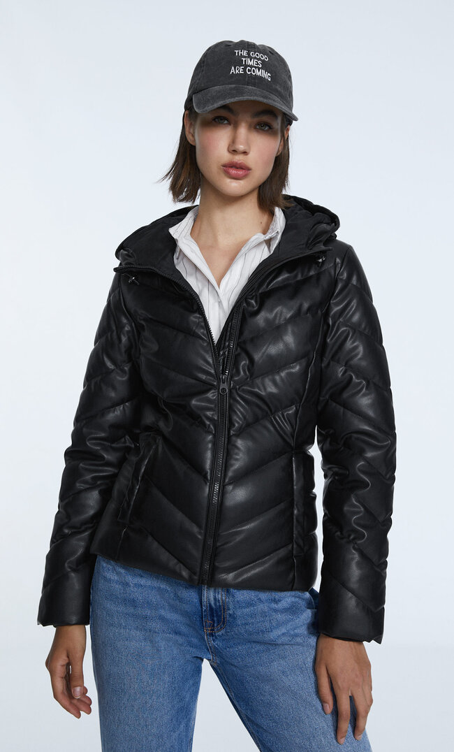 

Stradivarius Figurbetonte Steppjacke Aus Kunstleder Schwarz S