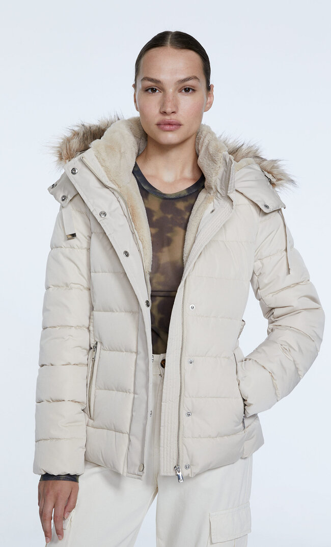 

Stradivarius Wasserfester Anorak Mit Abnehmbarer Kapuze Vanille Xs