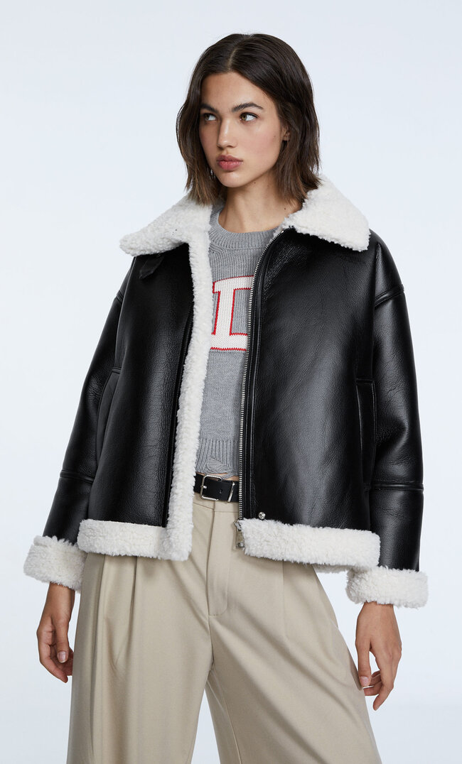 

Stradivarius Doubleface-Jacke Mit Kontrastfarbe Schwarz L