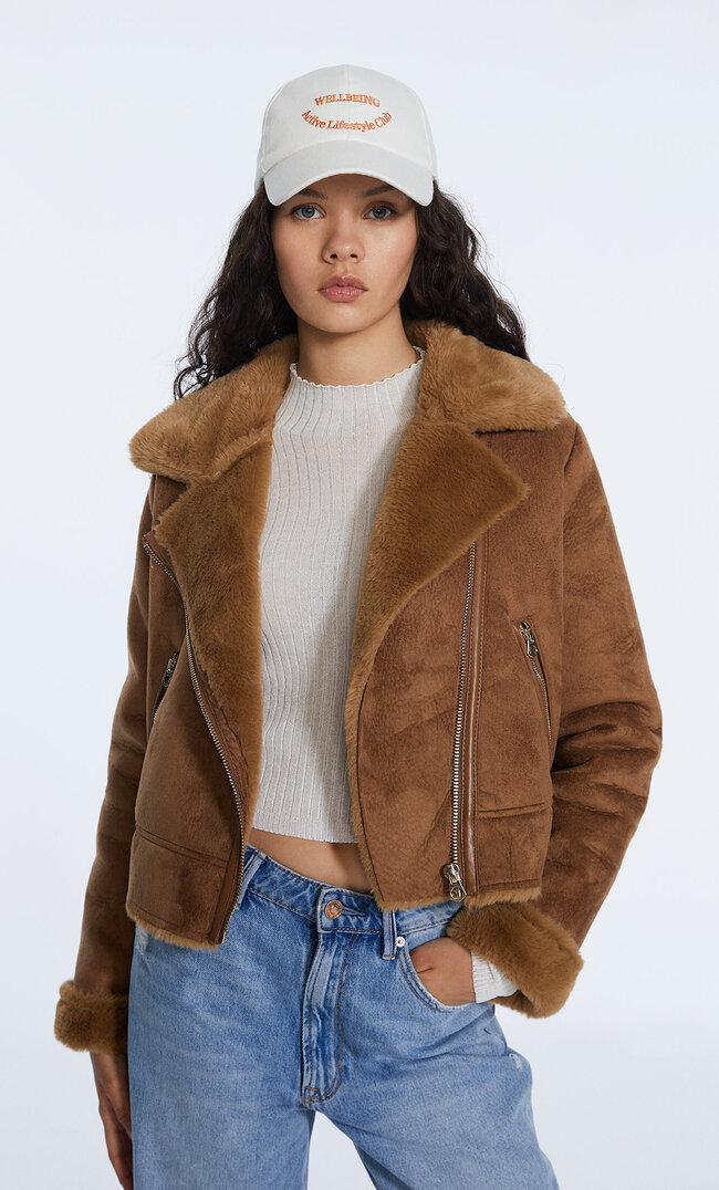 

Stradivarius Krótka Dwustronna Kurtka Biker Ze Sztucznego Zamszu Ciemny Wielbłądzi Xs