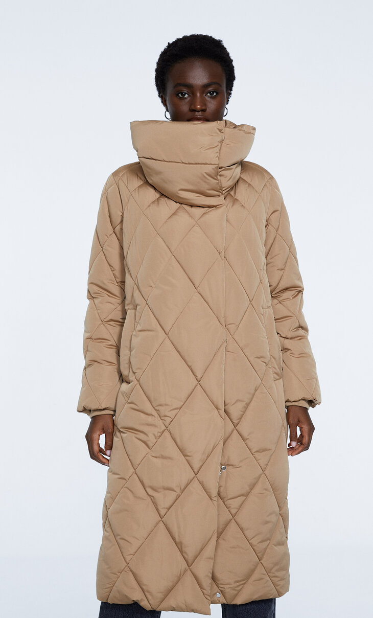 Quilted coat with diamond seam