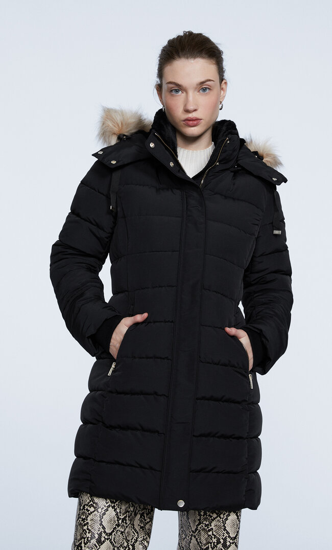 

Stradivarius Figurbetonter Steppmantel Schwarz Xl