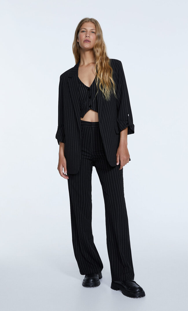 

Stradivarius Blazer Mit Hochgerollten Ärmeln. Schwarz S