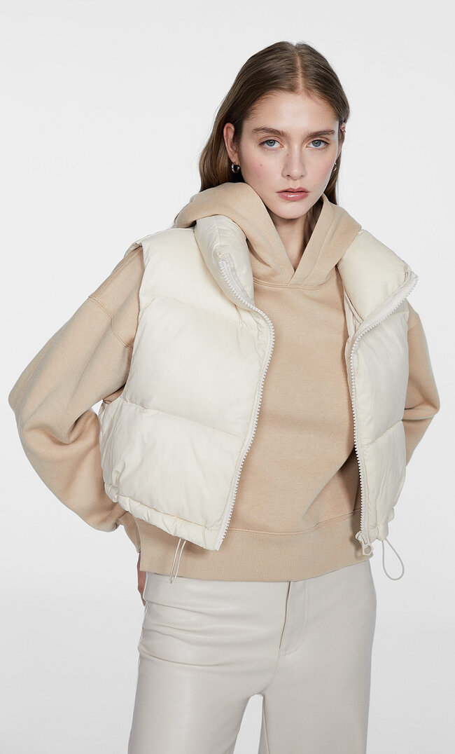 

Stradivarius Cropped-Puffweste Ecru S