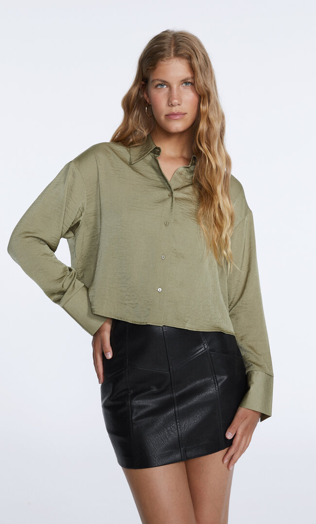 Stradivarius Kurzes Satinhemd Khaki L