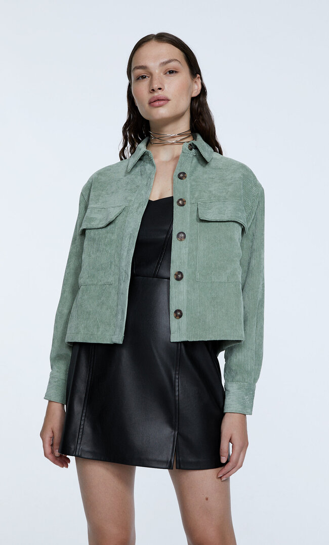 

Stradivarius Kurze Hemdjacke Aus Cord Khaki L