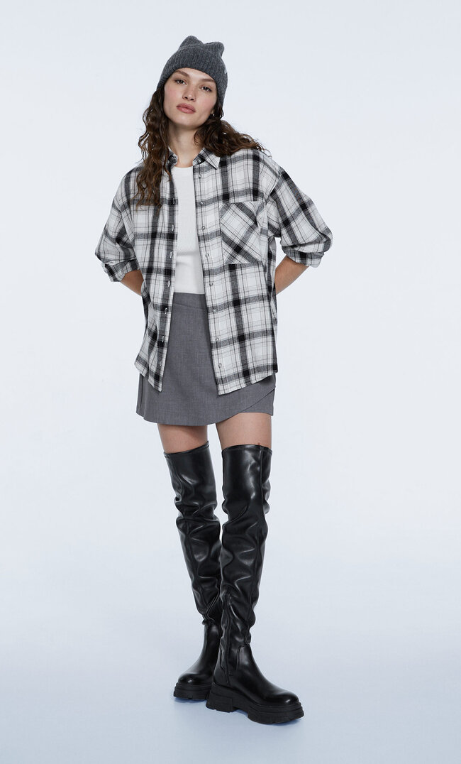 

Stradivarius Kariertes Oversize-Hemd Grau S