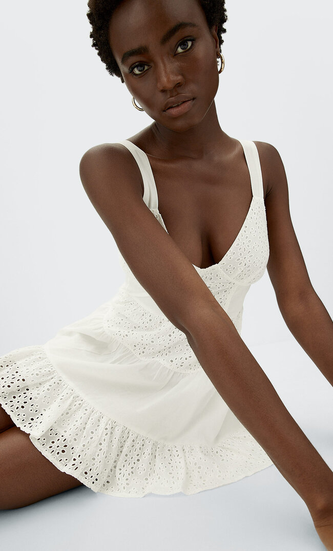 

Stradivarius Robe Corset Courte Broderie Anglaise Blanc M