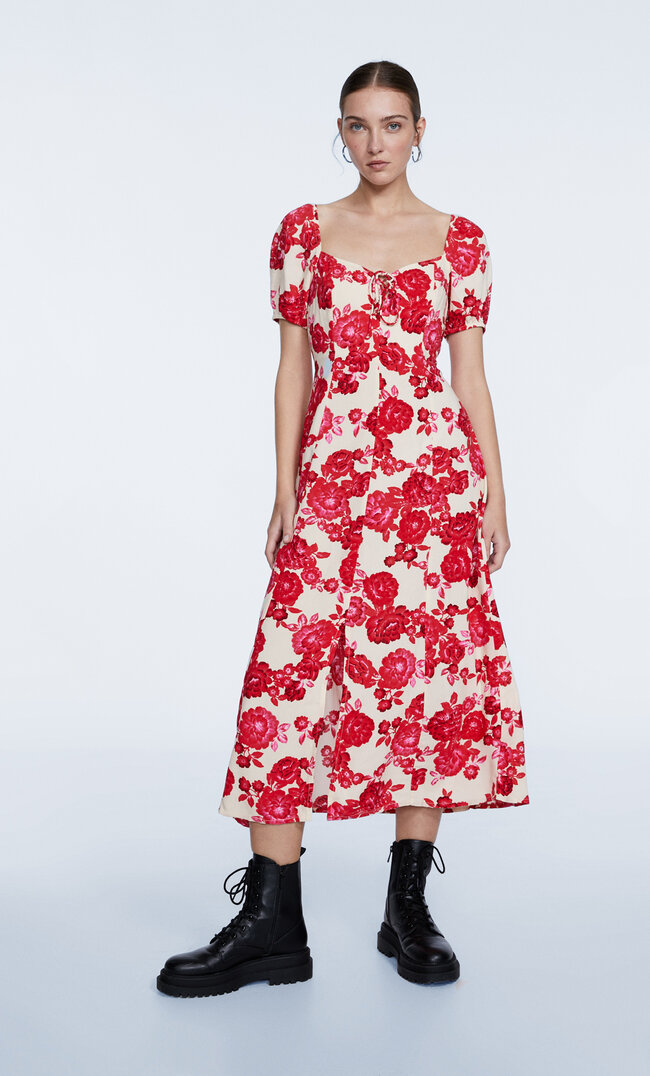 

Stradivarius Robe Midi Lacée Fleurie Vanille M