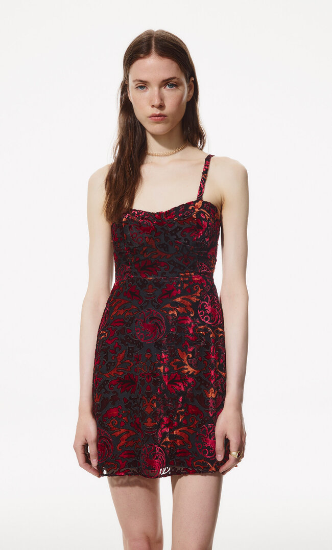 

Stradivarius Kleid Mit Ausbrennermuster House Of The Dragon Signalrot M