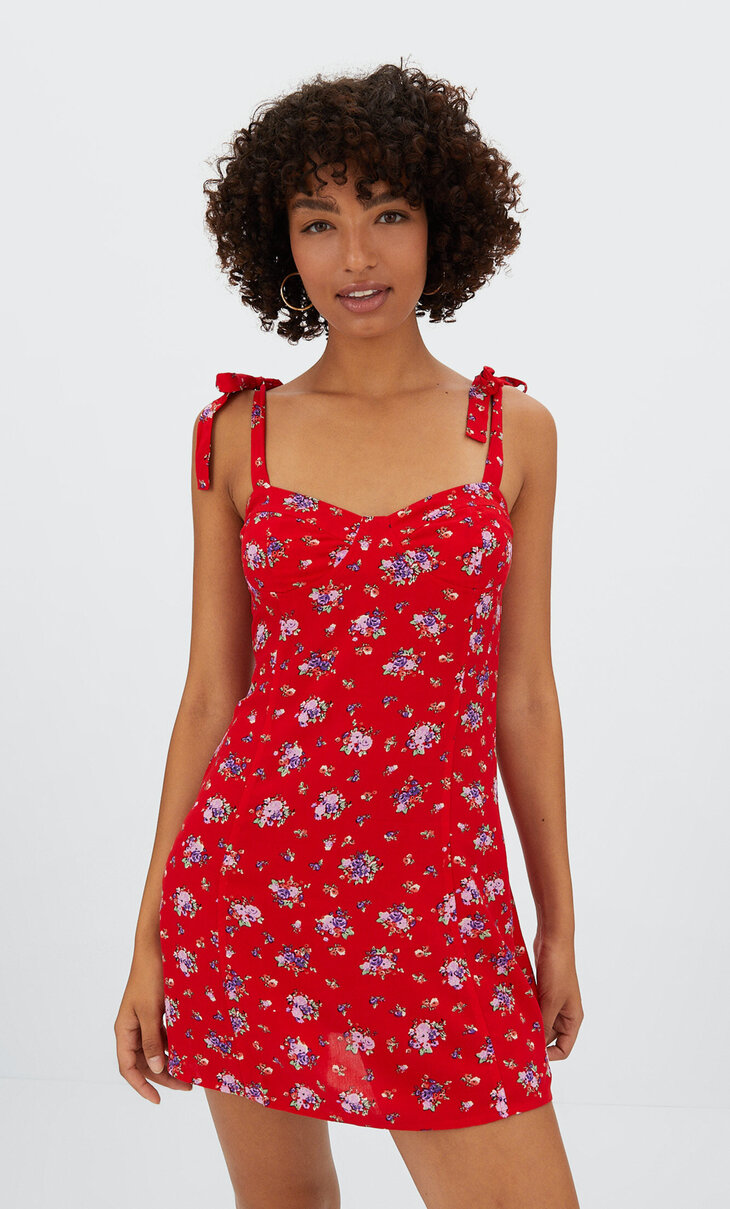Kratka lepršava haljina s cvjetnim uzorkom