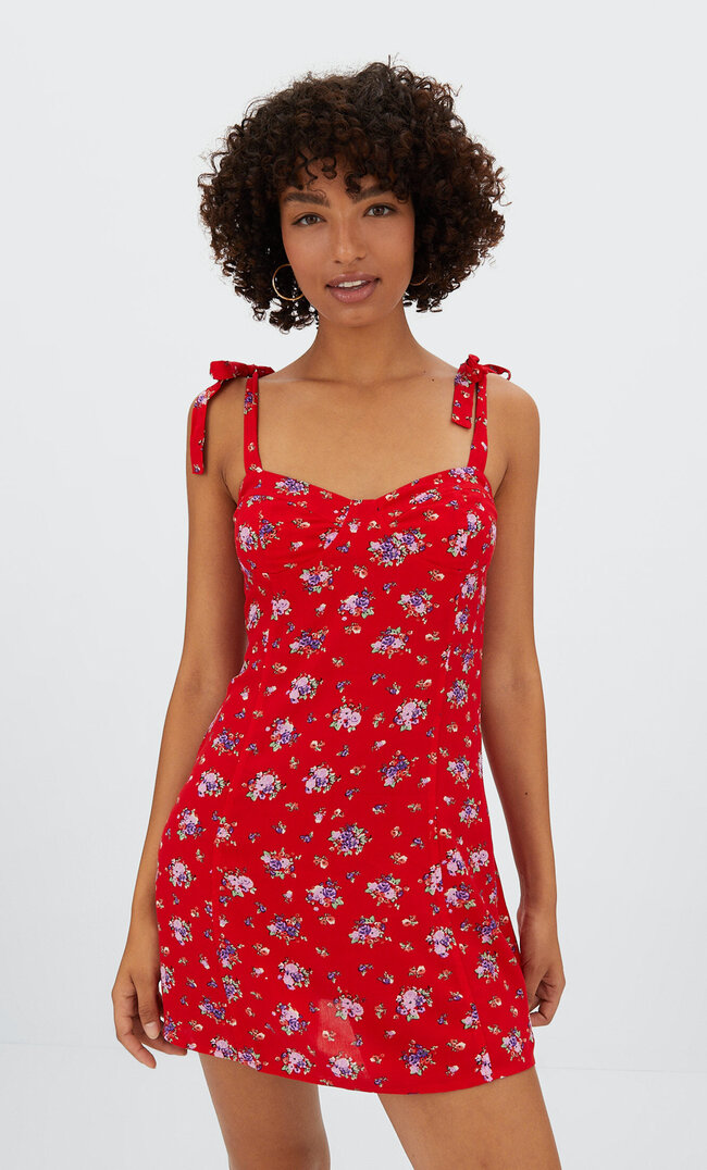 

Stradivarius Robe Courte Fluide Fleurie Rouge M