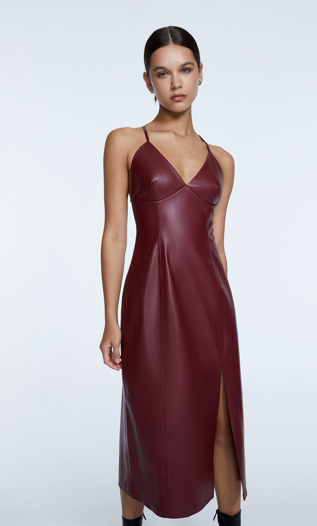 

Stradivarius Midikleid Aus Kunstleder In Lingerie-Optik Granatrot S