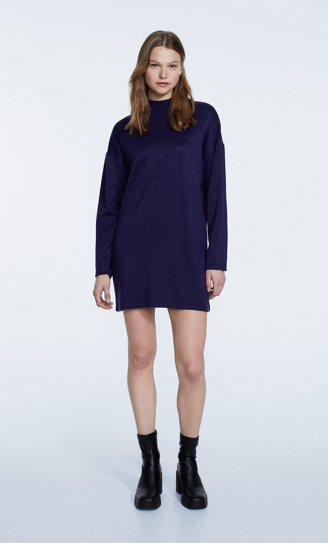 

Stradivarius Kurzes, Aufgerautes Kleid Marineblau L
