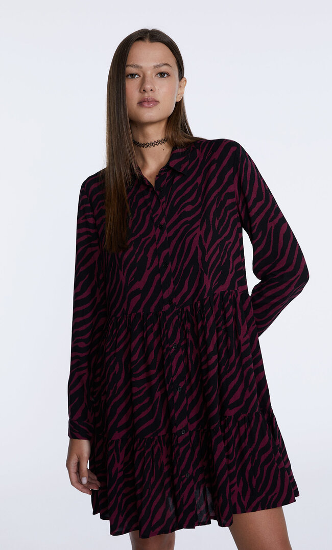 

Stradivarius Kurzes, Unifarbenes Hemdkleid Mit Print Granatrot S