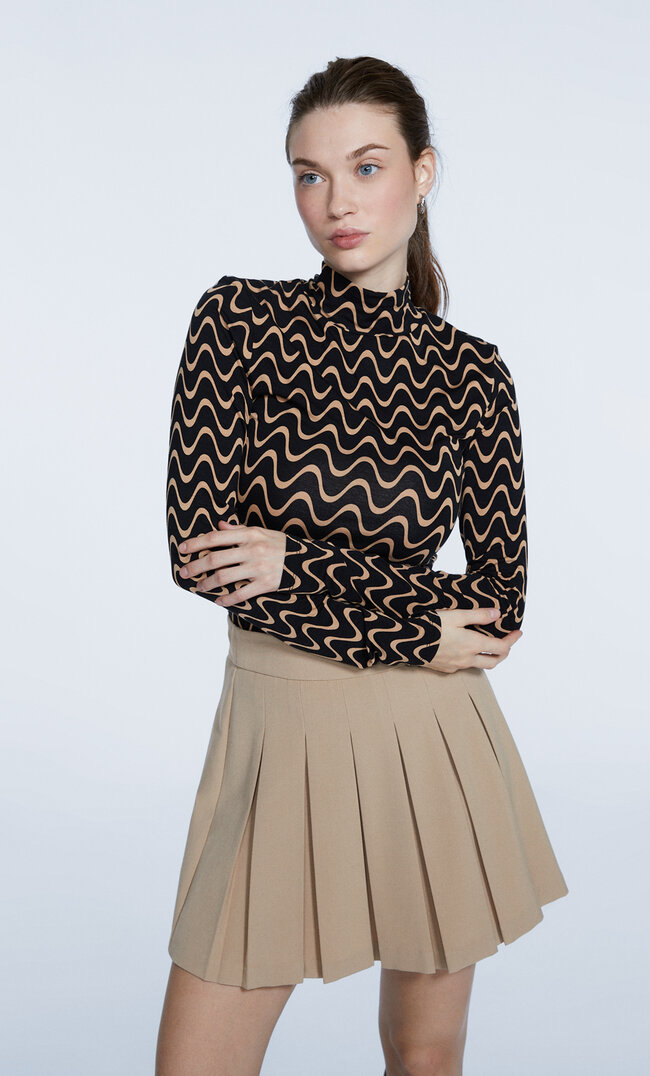 

Stradivarius T-Shirt Imprimé À Col Montant Noir S