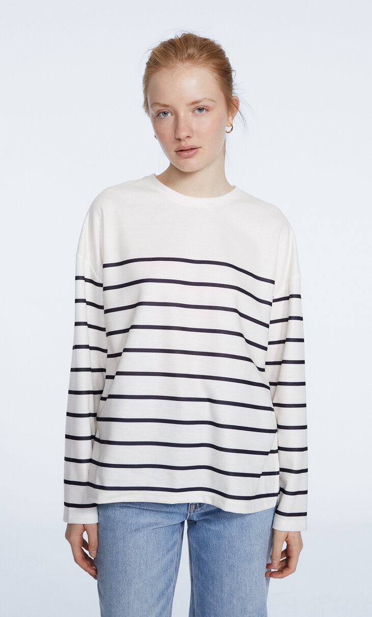 Round neck napped striped T-shirt